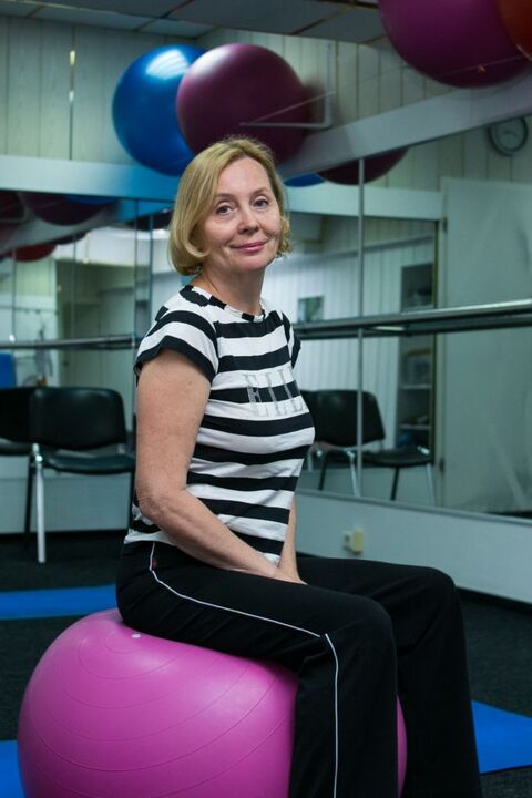 Woman with thoracic osteochondrosis after exercise therapy.